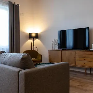 https://piso-de-diseo-con-vistas-a-la-ria.bilbaohotelsspain.com